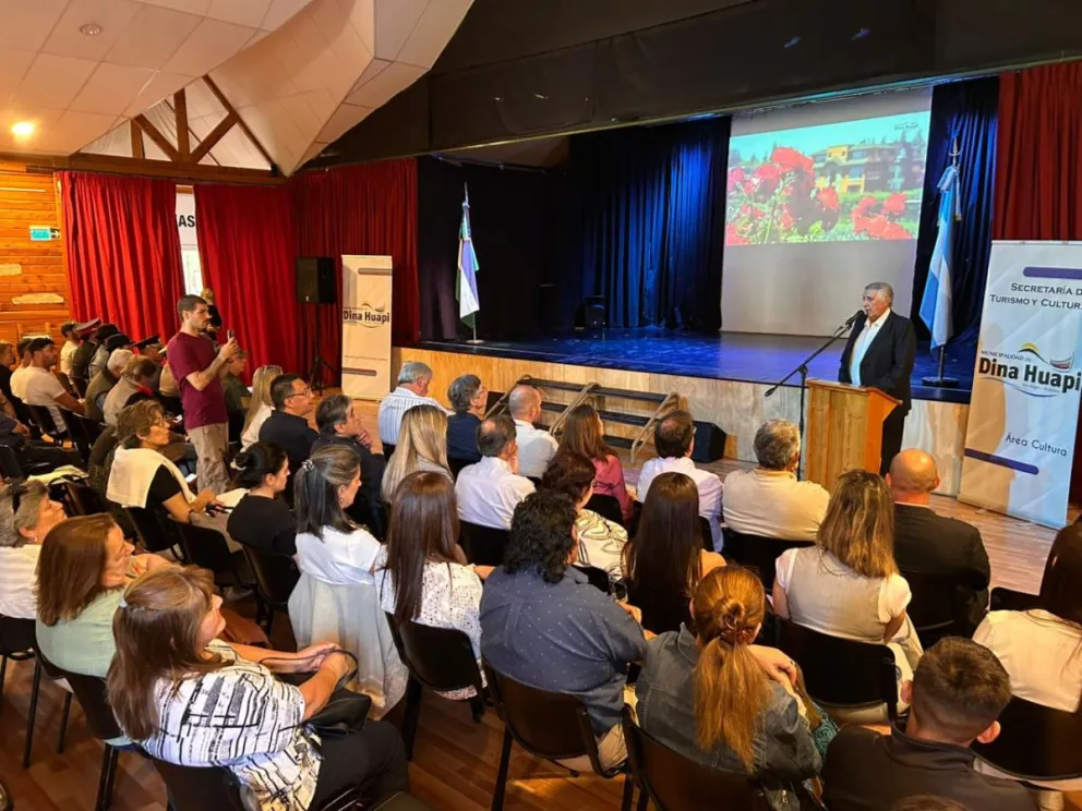 Dina Huapi se fundó oficialmente el 25 de noviembre de 1986, concebida originalmente como una Comisión de Fomento de la provincia de Río Negro. Foto: Prensa Dina Huapi.