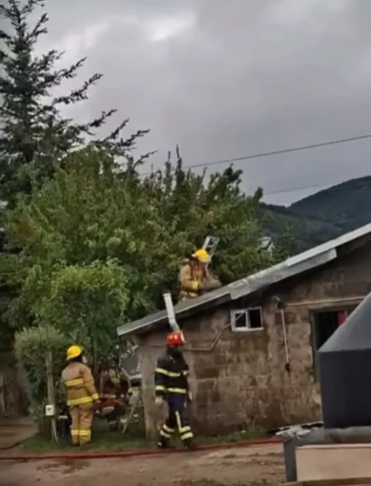 El fuego se originó alrededor de las 9 horas. Foto: Gentileza.
