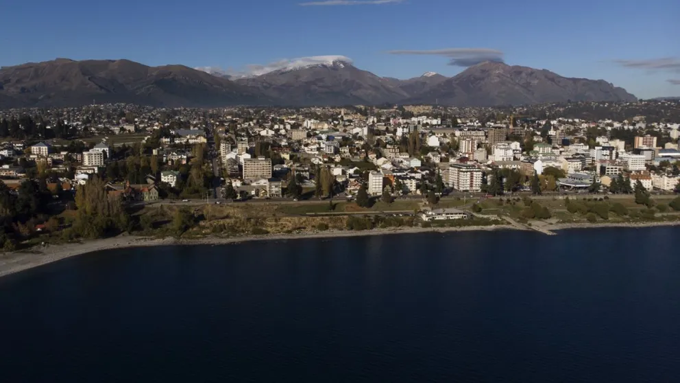 Ante cualquier columna de humo, el número de emergencias es el 103. Foto:Marcelo Martínez.