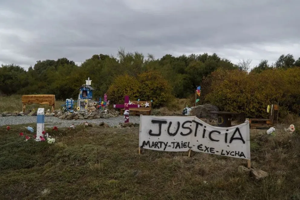 El memorial ubicado cerca del lugar donde fue el accidente fue vandalizado en febrero. Foto: Marcelo Martínez.