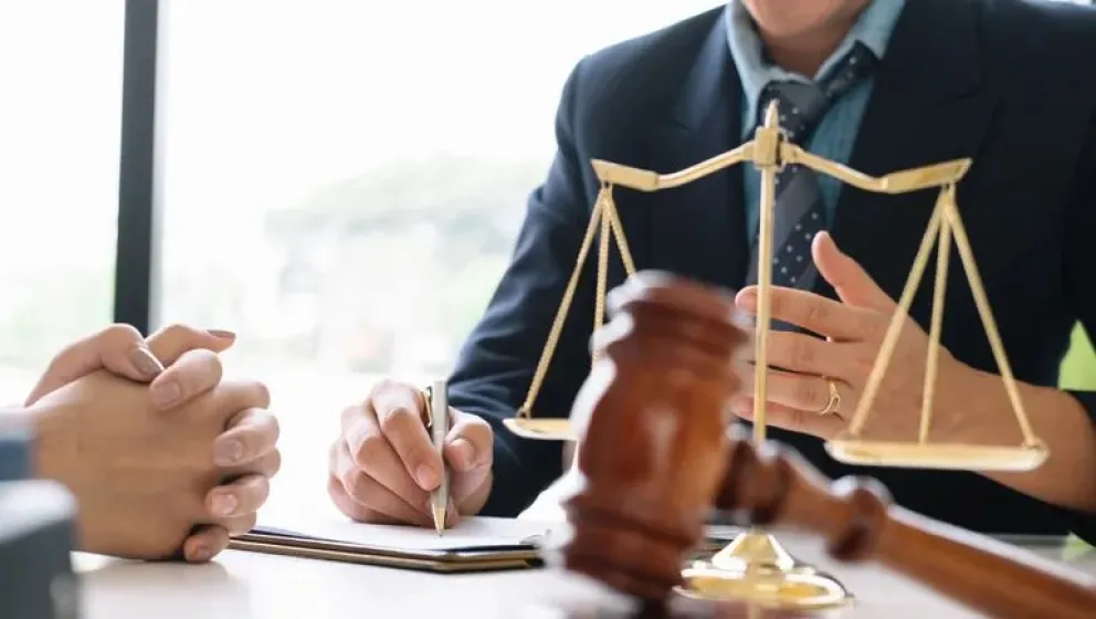 El padre, jubilado, aún mantenía el descuento de la mantención pese a las edades de sus hijos. Foto ilustrativa. 