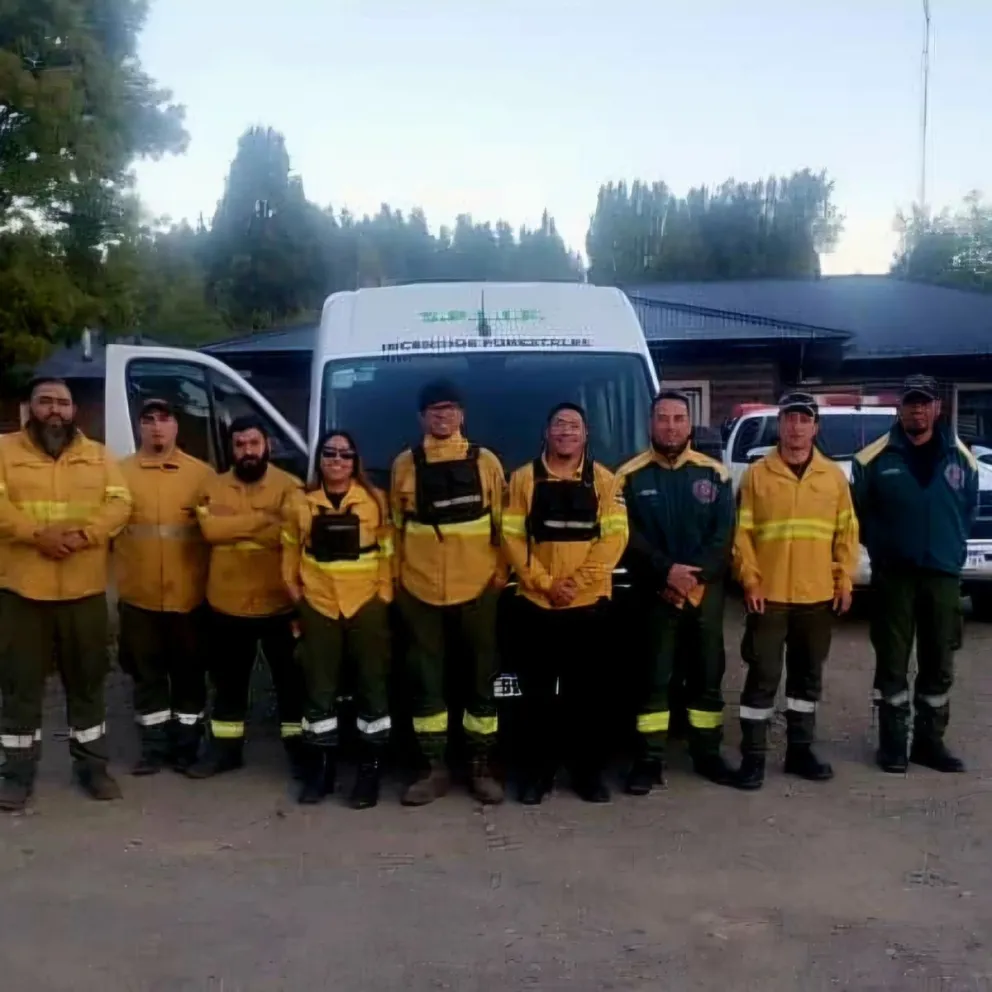 Los combatientes partieron temprano hacia la zona del incendio. Foto gentileza 