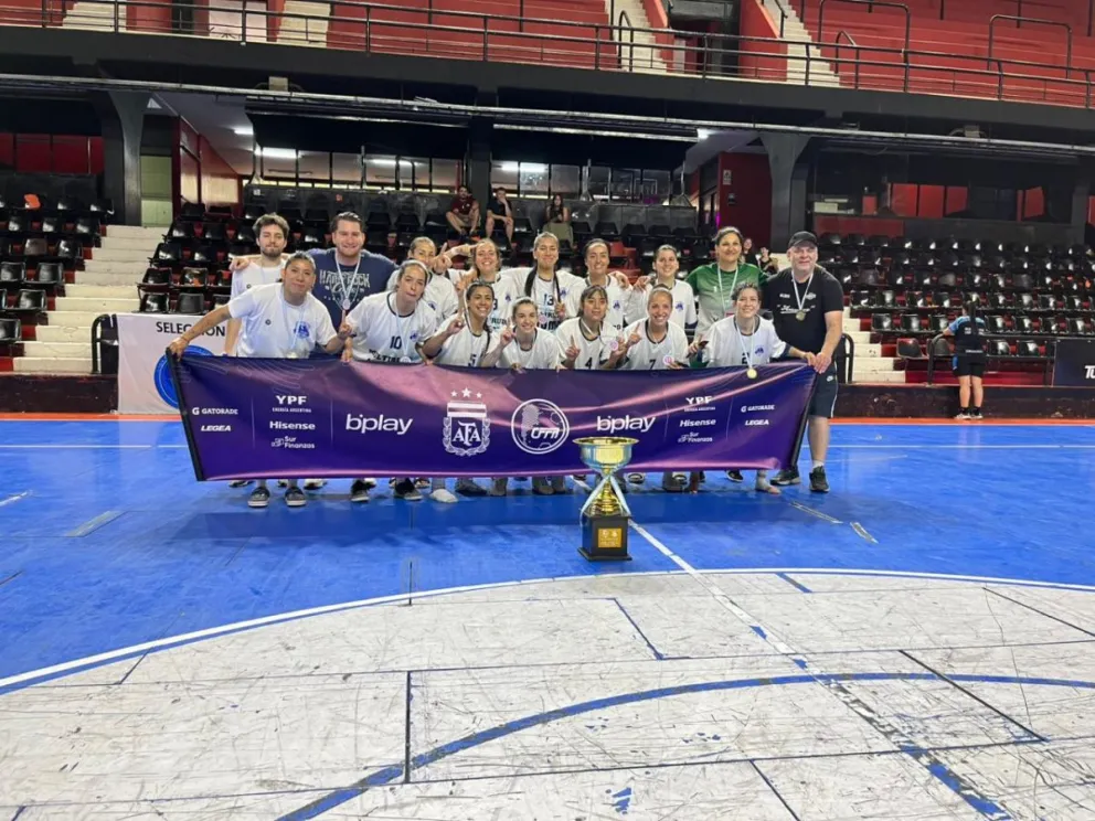 El trofeo mayor se viene de regreso a Bariloche. Foto gentileza. 