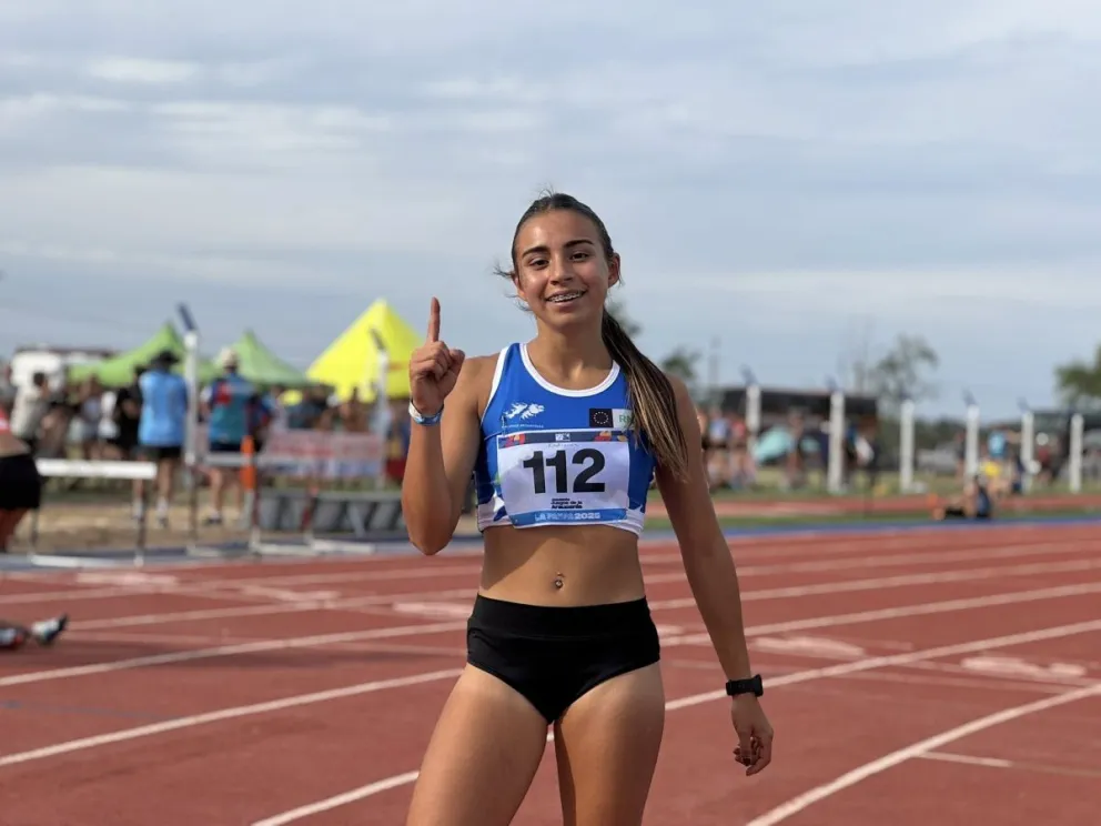 La viedmense Antonella Rodríguez Tapia ya sumó oro en 400 llanos y bronce en 100 llanos. Foto: gentileza.