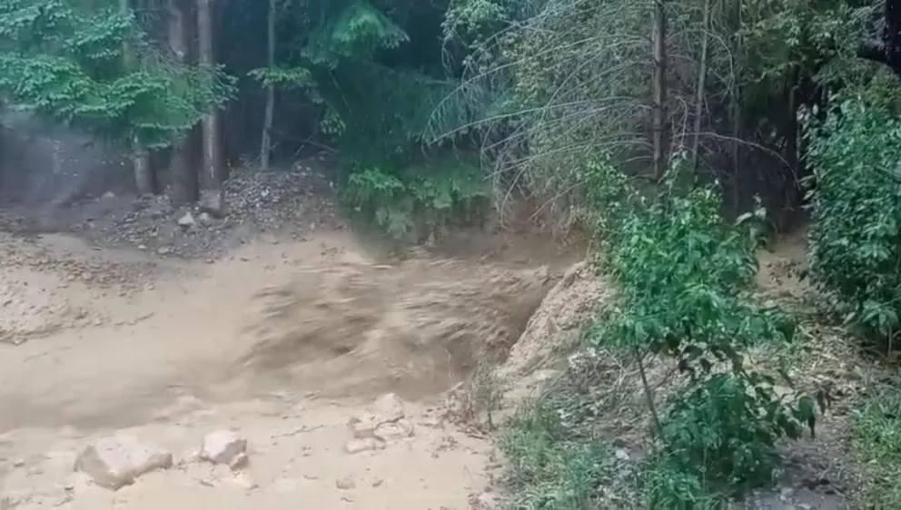 Hace años que los vecinos de la zona solicitan el entubamiento completo del arroyo. Foto: ANB.