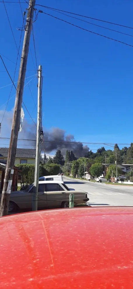 El fuego se desató en una zona alta, rodeada de vegetación. Foto: Gentileza.