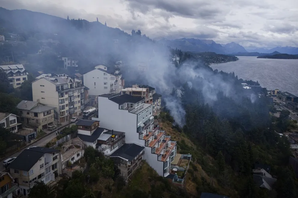 El fuego mantuvo en alerta a gran parte de la comunidad. Foto: Marcelo Martínez 