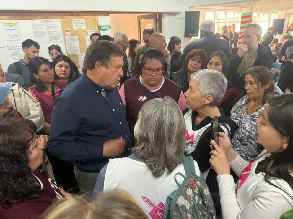 El encuentro se dio en el marco de la agenda de actividades del Gobernador en Bariloche. Foto gentileza 