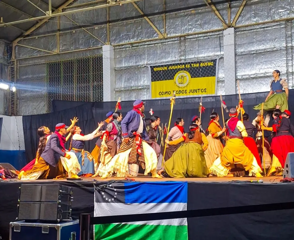 La agrupación folkórica ganó el Pre Cosquín y ahora está pronto a viajar para representar a Río Negro. Fotos: gentileza.