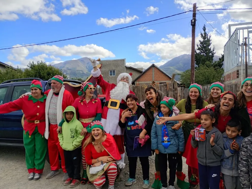 El festejo se realizó el martes 23 por la tarde en el barrio Nahuel Hue. Fotos: ANB.
