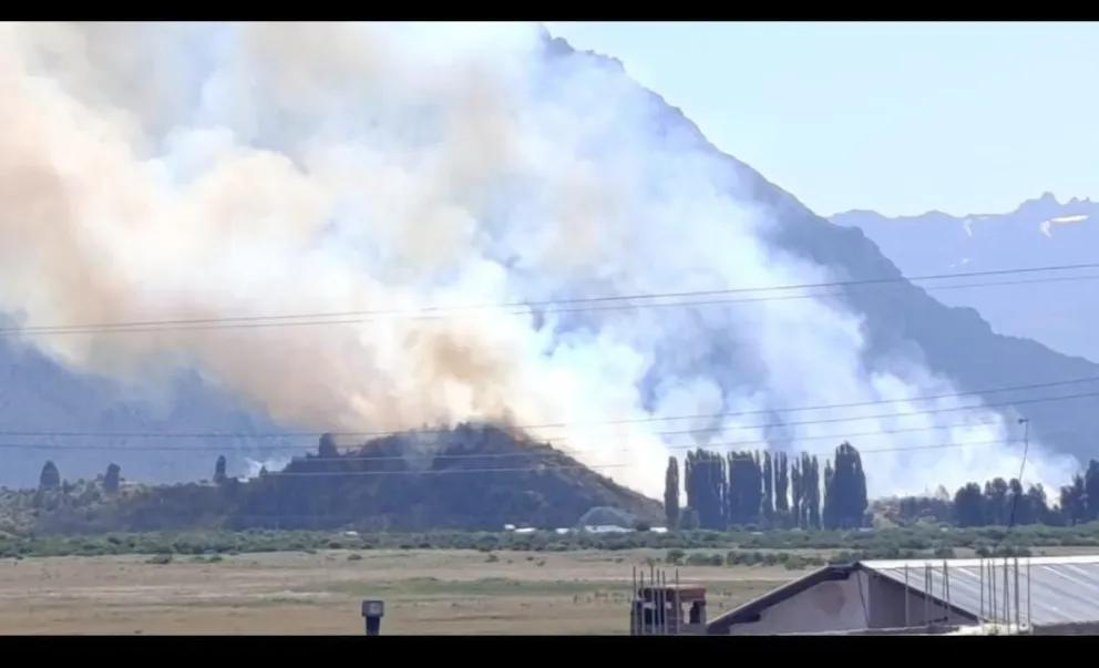 El fuego generó preocupación en la localidad chubutense. Foto: Facebook Nan Puelo.