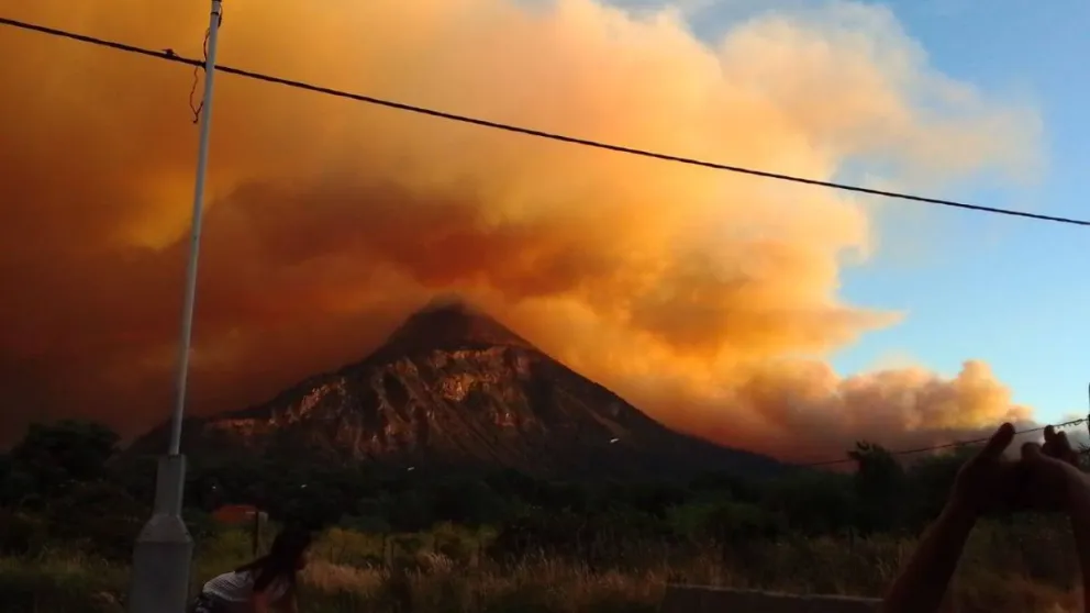 El incendio en Puerto Patriada arrasó durante las últimas horas. Foto gentileza 