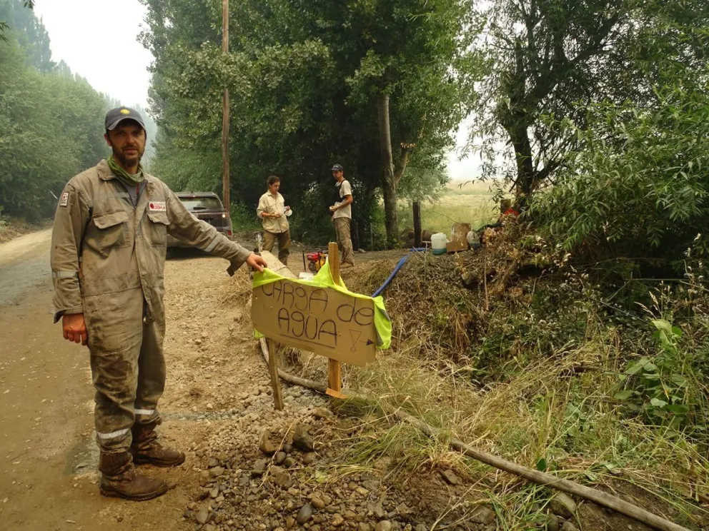 En momentos de tanta tristeza y destrucción, la solidaridad de la gente se convierte en bandera. Fotos ANB