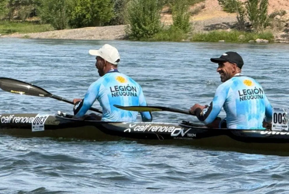 Los neuquinos Franco y Dardo Balboa cruzaron la meta y festejan un gran triunfo en Cipolletti. Foto: gentileza.