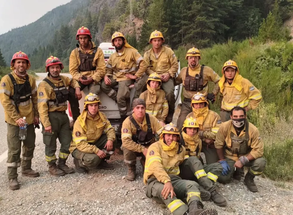Los brigadistas llegaron de distintos puntos para colaborar en la emergencia que afecta a Chubut. Foto gentileza SPLIF El Bolsón