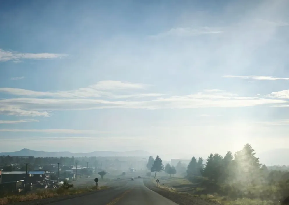 Alrededor de las 23 horas del viernes, las fuertes ráfagas reavivaron el fuego en el Vertedero. Foto: Gentileza ANB.