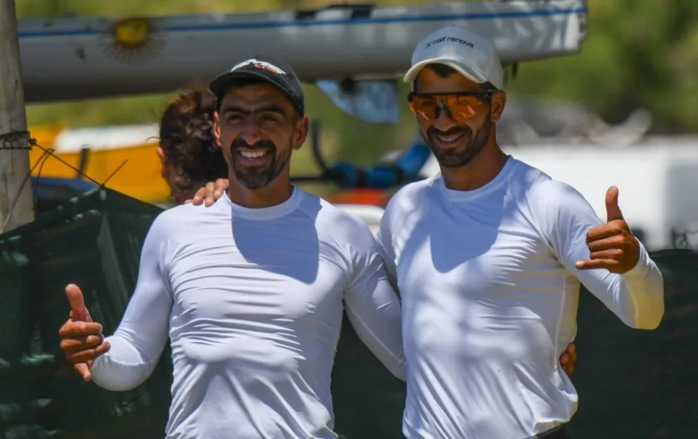 Los hermanos Balboa ganaron su segundo parcial y se escaparon en la general. Foto: Regata del río Negro.