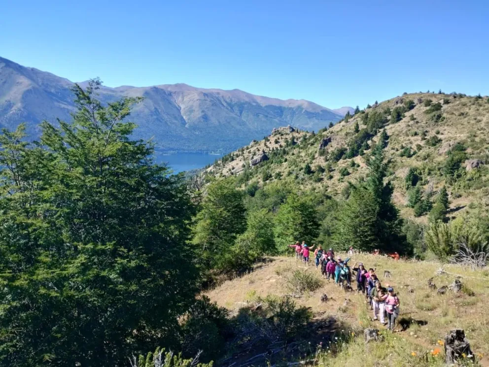 La salida se concretó este martes, con la participación de 19 personas. Fotos: Municipalidad de Bariloche.