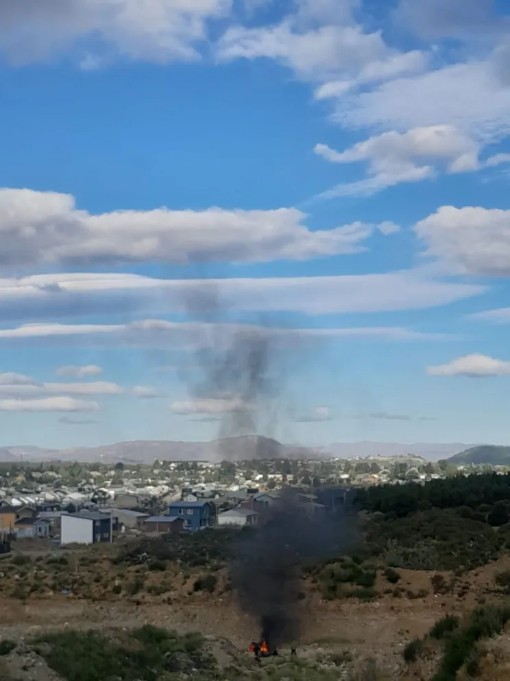 El incendio comenzó el jueves por la tarde y lo denunciaron como intencional. Foto: gentileza.
