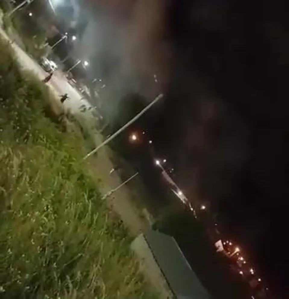 El enfrentamiento alertó a los vecinos del lugar. Foto: captura video. 
