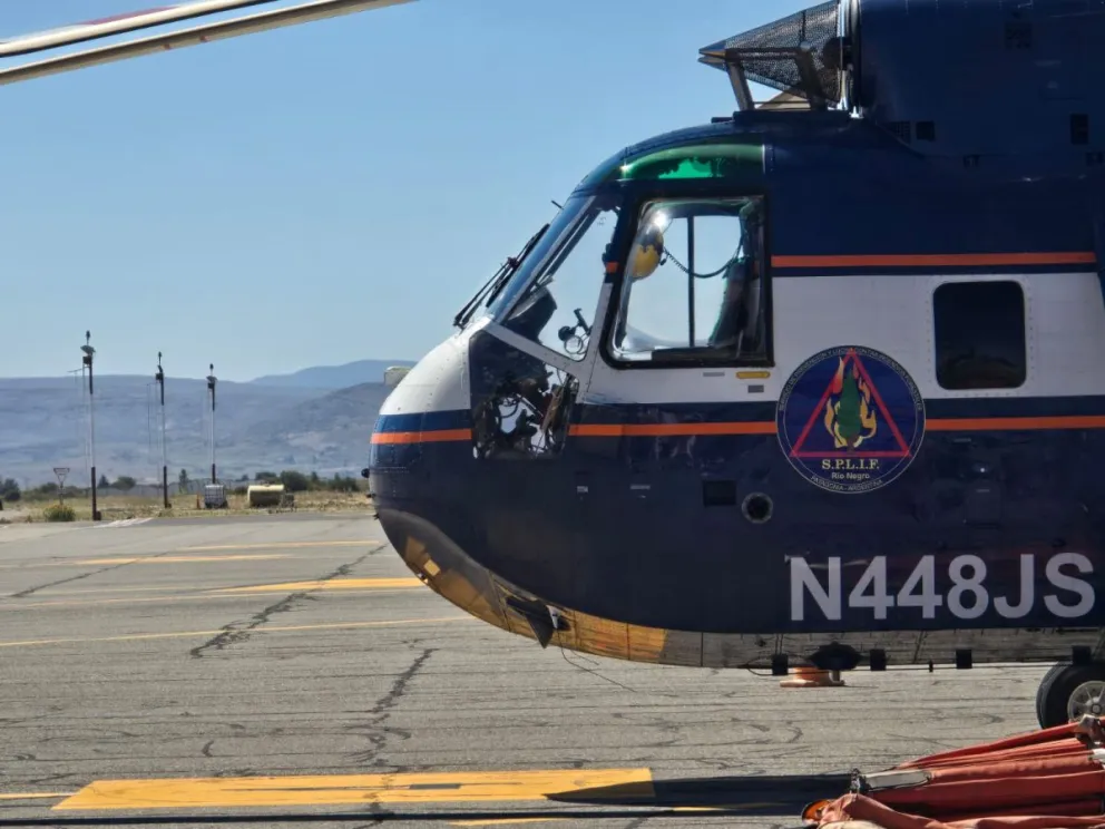 En el marco de la presentación del helicóptero se anunciaron más medidas para fortalecer el servicio de lucha y prevención. Fotos gentileza. 