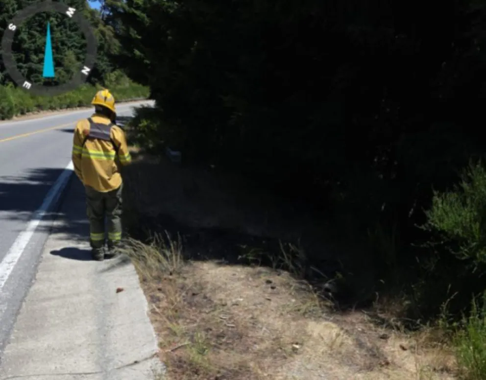 En plena emergencia ígnea, detectaron fogatas en las banquinas de ruta 40. Foto gentileza PNNH