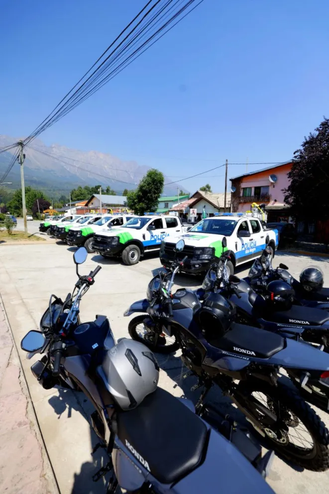 La Provincia aportó $125 millones para obras en el Centro de Monitoreo 911 y la Terminal de Ómnibus de El Bolsón. Foto: Prensa Río Negro.