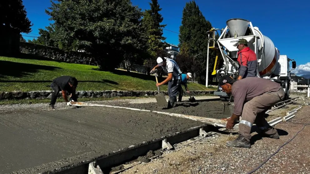 Se está diseñando una bajada exclusiva para la lancha de Prefectura, lo que permitirá una respuesta rápida por el lago ante cualquier emergencia. Foto: Bariloche Informa.