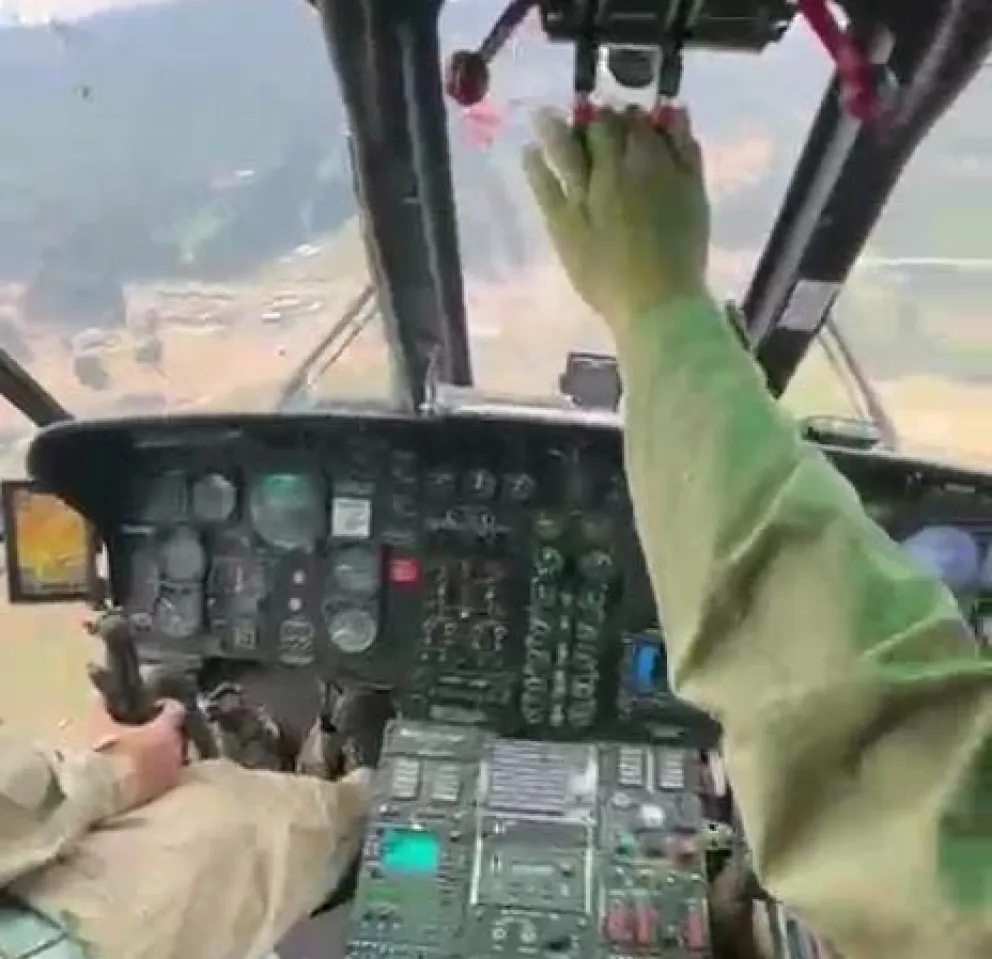 El helicóptero de Rio Negro ya esta operativo prestando colaboración en Chubut. 