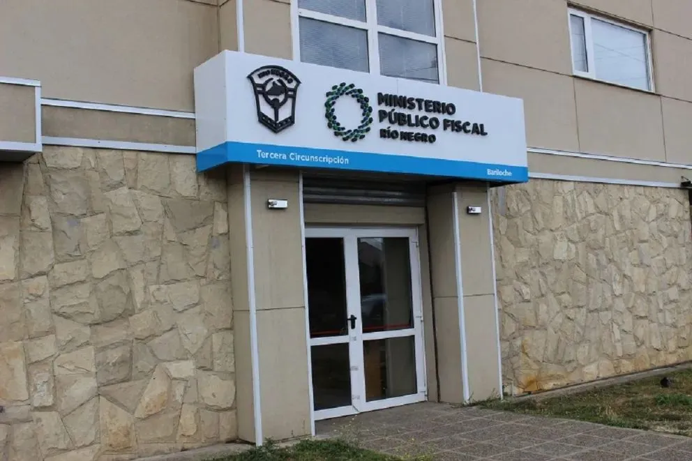 Los acusados deberán presentarse semanalmente ante la justicia mientras avanza la investigación.