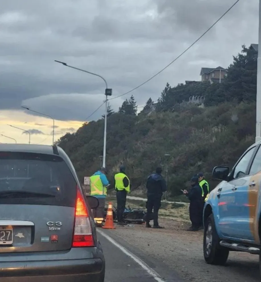 El accidente se produjo cuando el vehículo presentó una falla mecánica que le hizo perder el control.