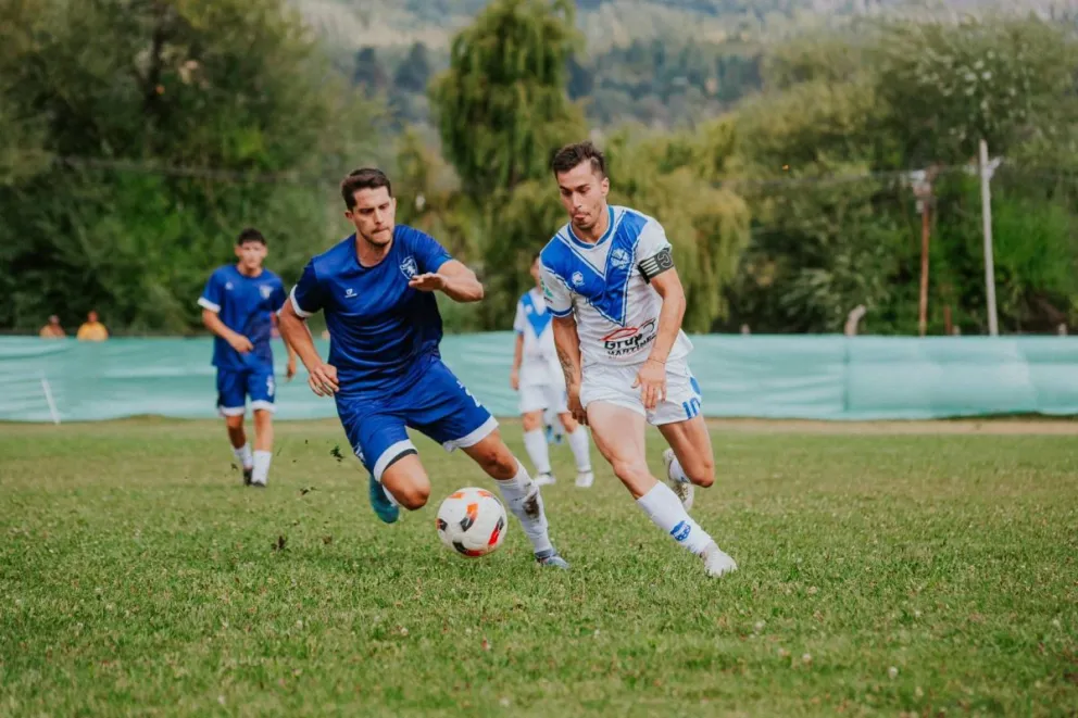 El clásico en El Bolsón fue uno de los partidos más atractivos del fin de semana. Foto: Julieta Distasio. 