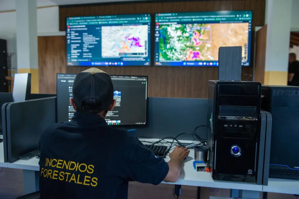 Ante una alerta, el área técnica recibe la notificación de manera inmediata y puede comenzar el análisis y la planificación de la respuesta. Foto: Gobierno de Río Negro.