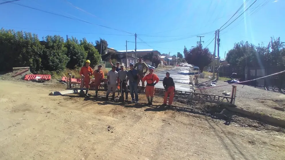 La obra abarca aproximadamente 100 metros lineales y se integra a un proyecto mayor que continuará extendiéndose hacia Don Bosco. Foto: Bariloche Informa.