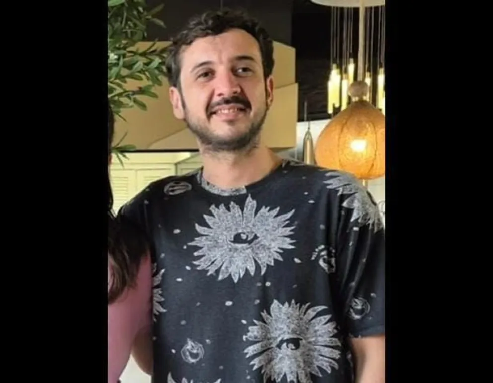 Cualquier información sobre su paradero comunicarse con la dependencia policial más cercana. 