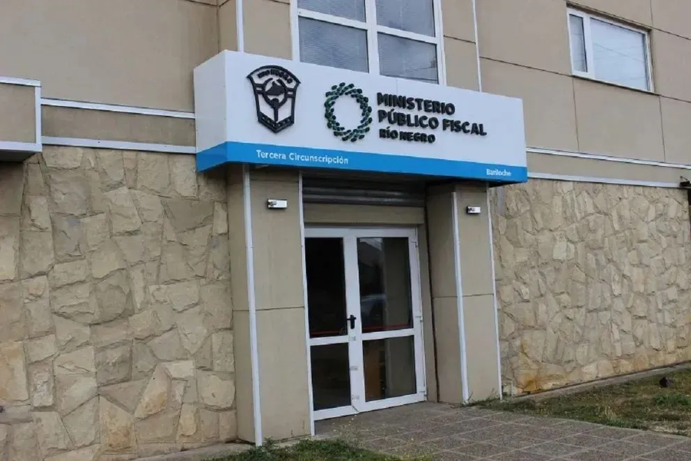 El juez dispuso la prisión preventiva al considerar que el acusado se entregó a las autoridades fuera de la ciudad, lo cual configura riesgo de fuga. Foto: Marcelo Martínez.