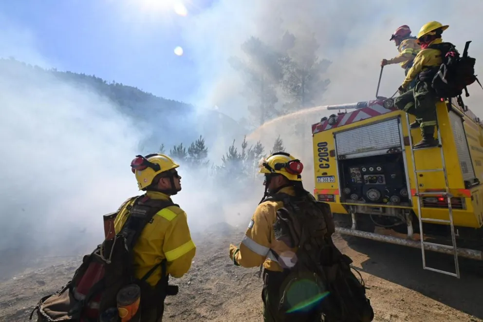 En las últimas horas, se detectaron dos nuevos focos de incendio en el Parque Nacional Los Alerces. 