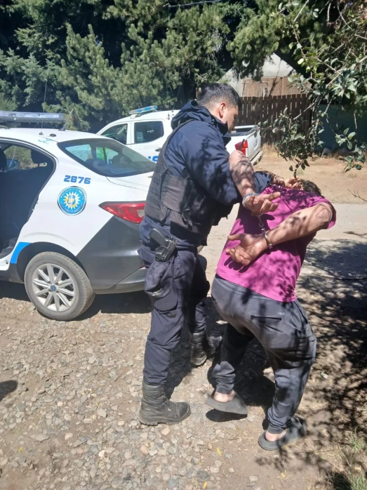 El hombre fue interceptado cuando intentaba irse del domicilio. Foto gentileza 