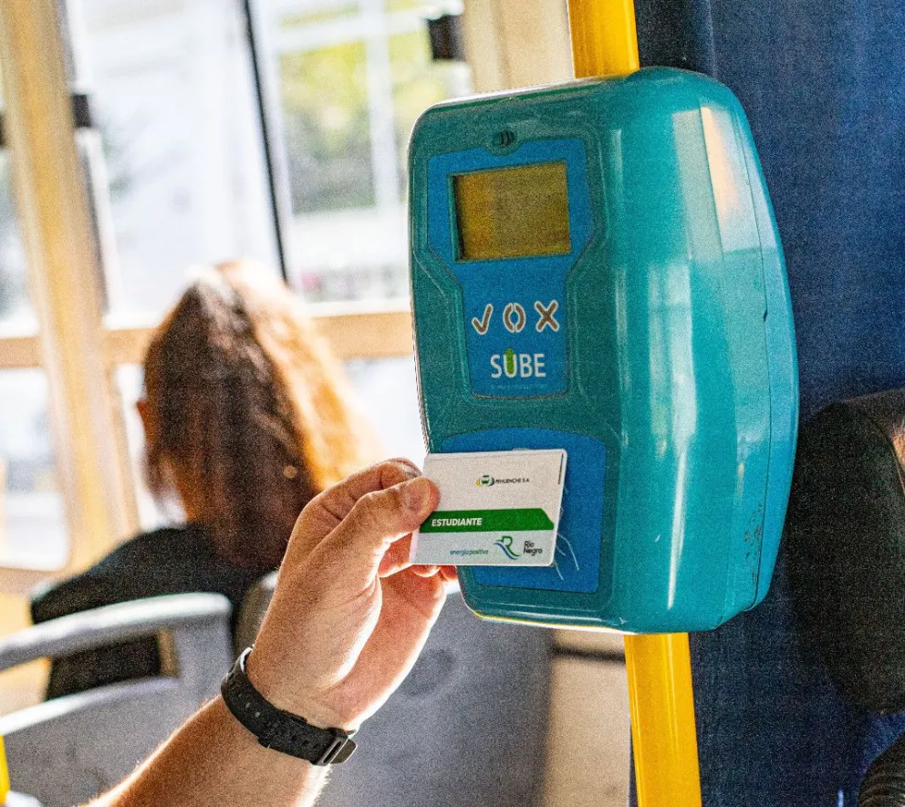 La medida alcanza a las empresas Koko, Pehuenche, Las Grutas, Vía Bariloche, Amancay SRL y Transporte El Junca. Foto gentileza 