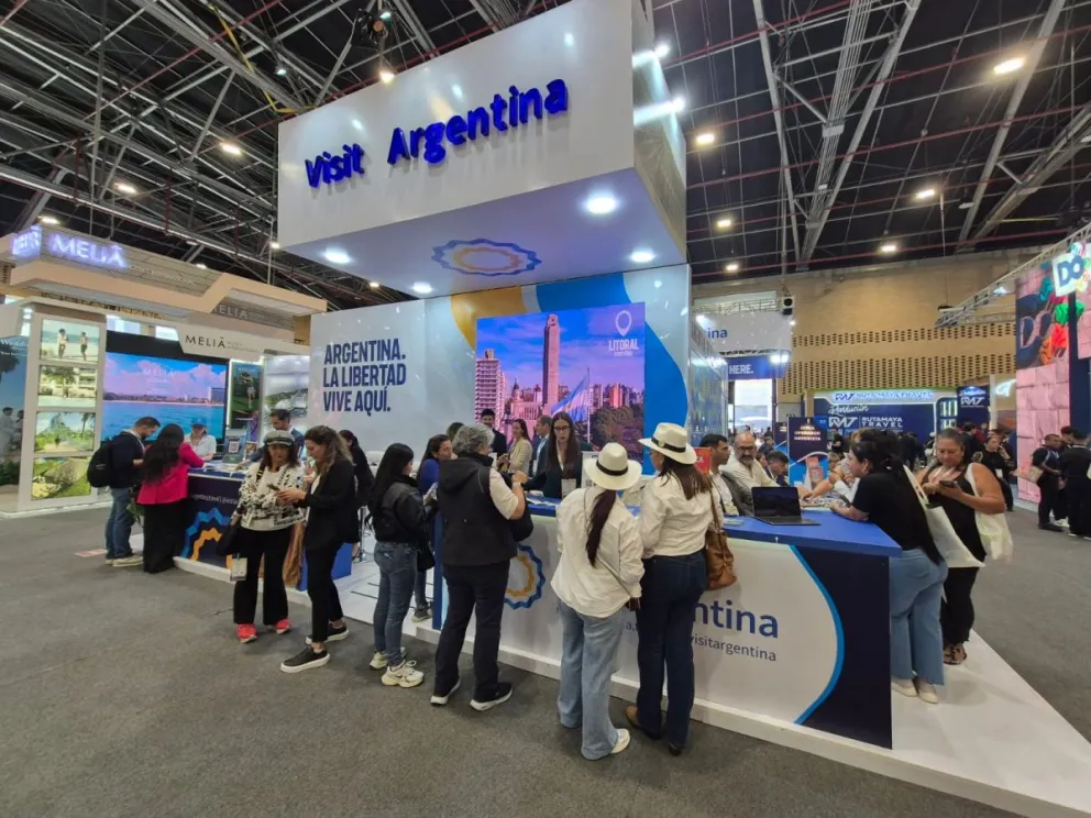 En el stand argentino, Bariloche se destacó como uno de los puntos más solicitados. Foto: Prensa EMPROTUR.