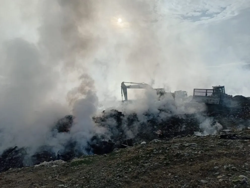 Fueron tres dias de arduo trabajo para lograr controlar el incendio en el Vertedero. Foto gentileza 