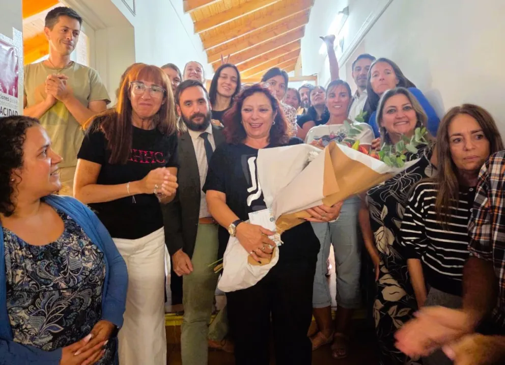 La Dra. Ruiz Moreno acompañada en su último día laboral. Foto gentileza 