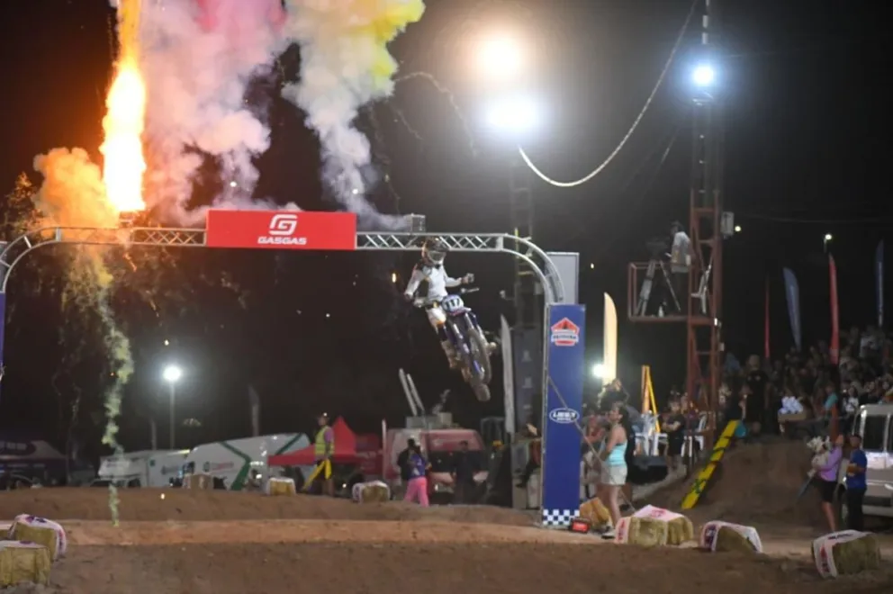 Pablo Galletta, de Villa Regina, ganó la última fecha del Supercross. Foto: prensa Motocross Neuquén.