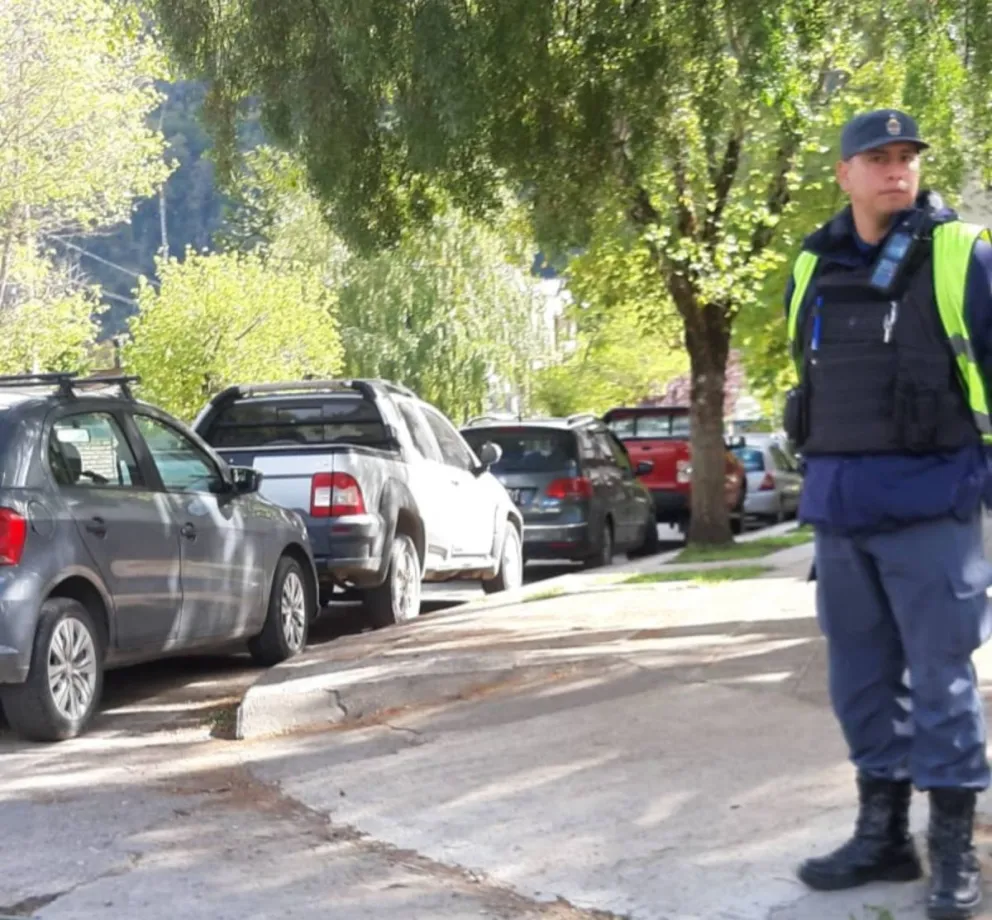 La Policía de Neuquén llevó adelante operativos en toda la ciudad. Foto: Gentileza. 