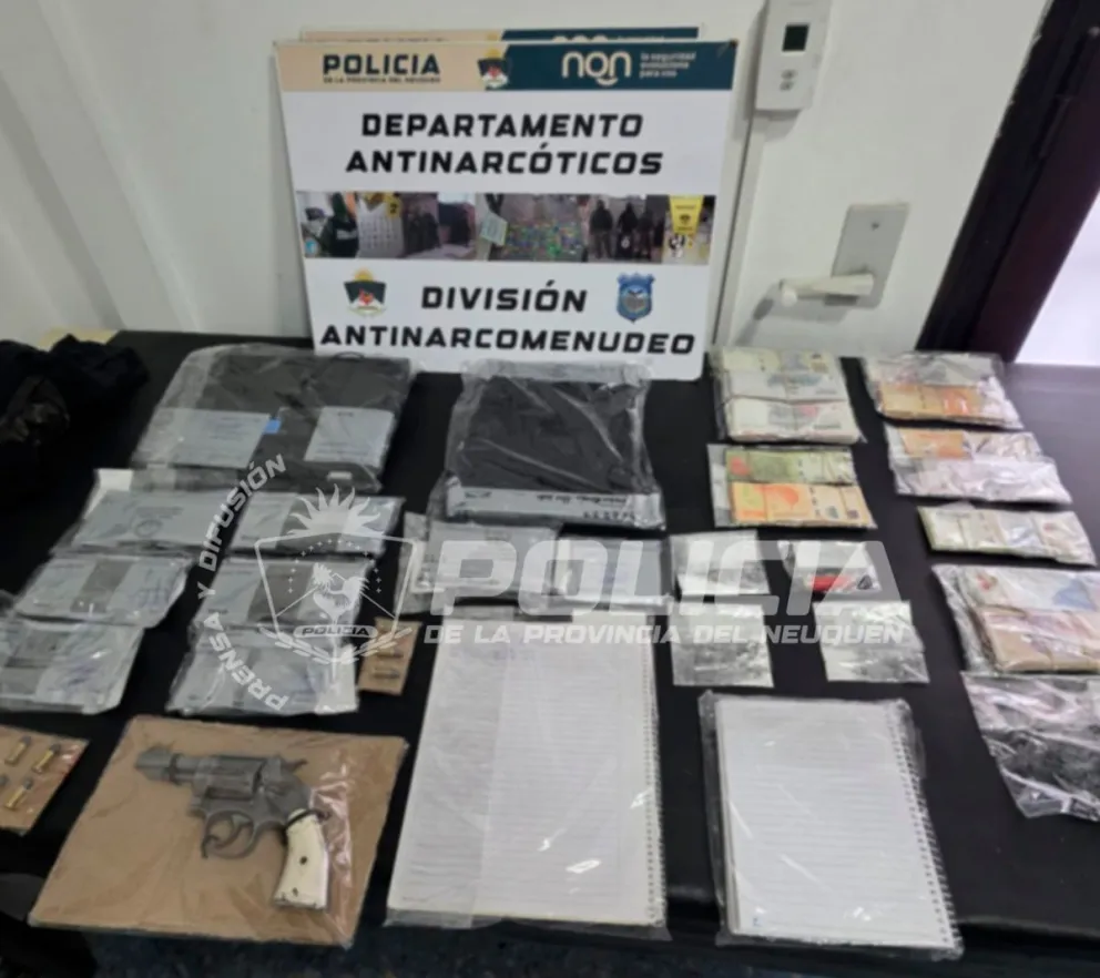El operativo fue realizado por el Departamento Antinarcóticos. Foto: Policía de Neuquén.