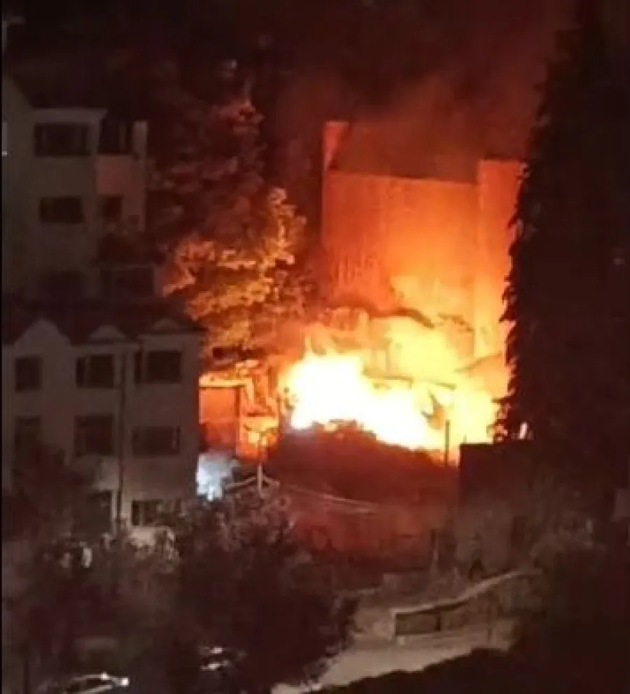 El fuego comenzó cerca de las 22 horas de este lunes. Foto: gentileza.