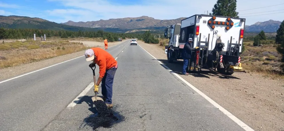 Los trabajos de mantenimiento se llevaron adelante en sectores de Bariloche y la zona. Foto gentileza VN. 