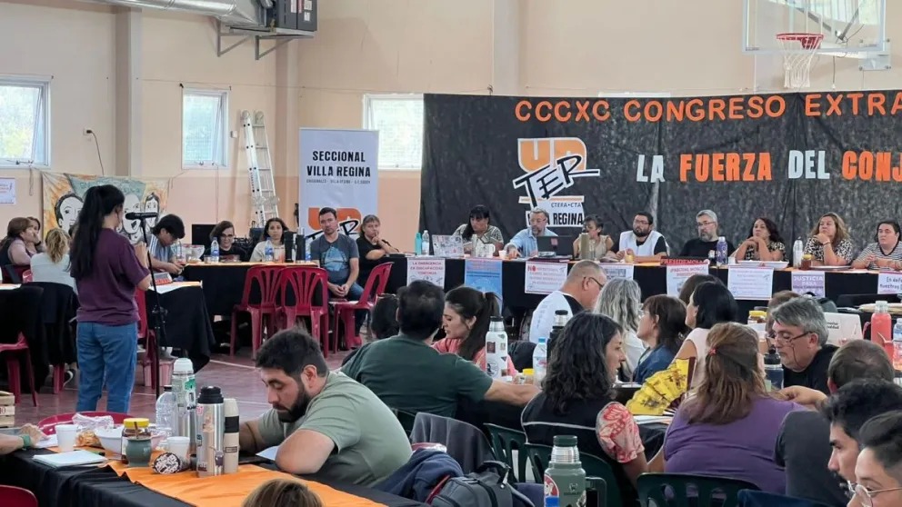 El congreso se realizó en Villa Regina y finalizó pasada la medianoche. Foto: UnTER. 