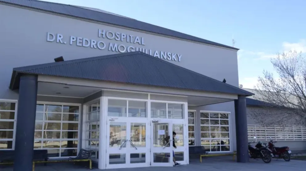 El hombre permanece internado en el hospital de Cipolletti.