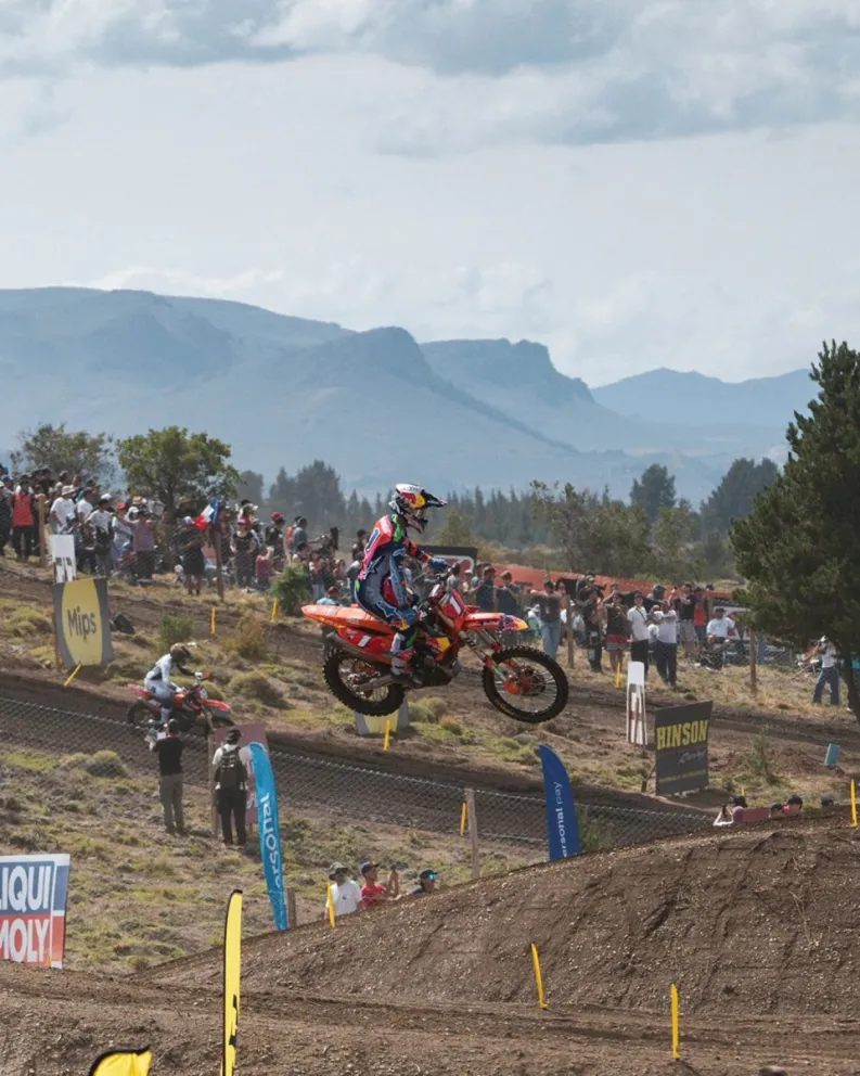 Un sábado espetacular se vivió en el Bariloche MX Race Track. Este domingo van las finales. Fotos: MXGP Argentina.